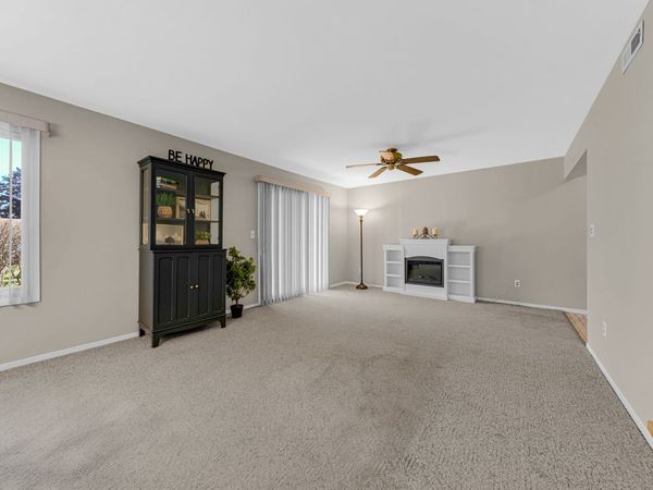 602 Devonshire Court , Unit D, McHenry, IL 60050