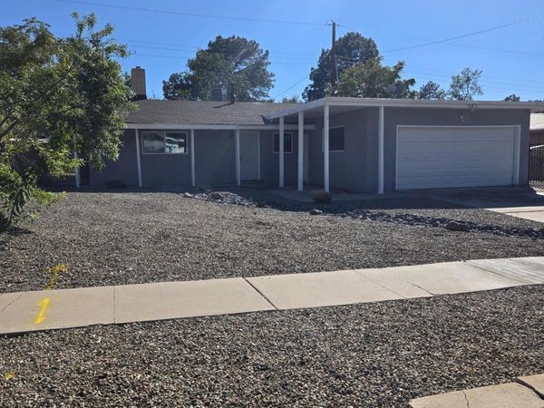 9020 Princess Jeanne Avenue NE, Albuquerque, NM 87112