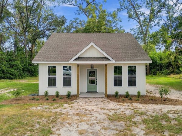 607 Lee Street , Blackshear, GA 31516