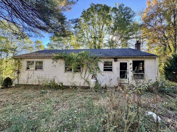 5 Berry Corner Rd, Charlton, MA 01507