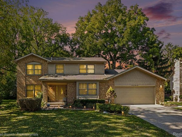5243 Collington Drive, Troy, Mi 48098