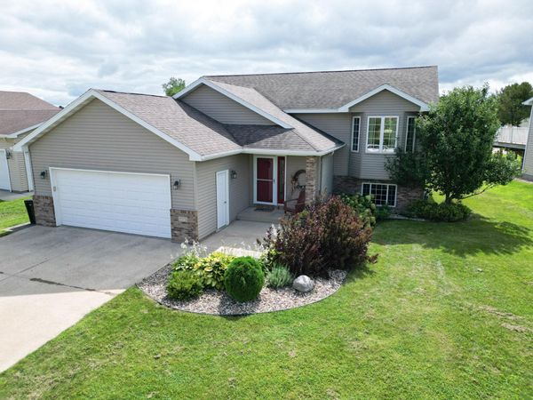 705 25th Avenue NW, Austin, MN 55912
