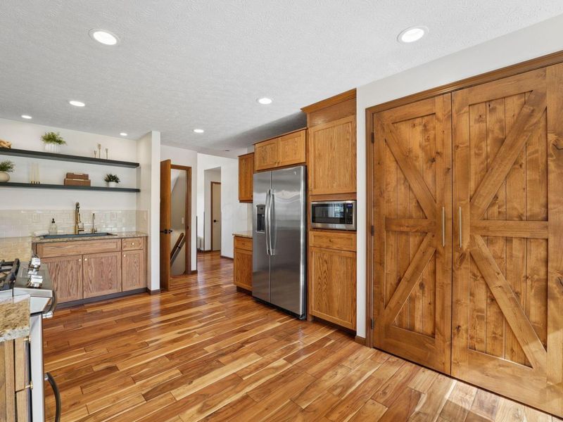 905 Caroway Boulevard, Columbus, OH 43230 Photo 12