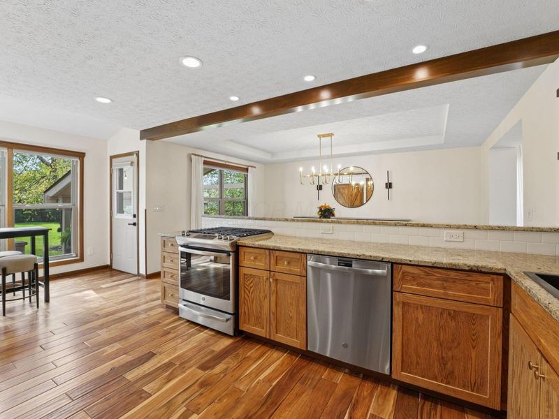905 Caroway Boulevard, Columbus, OH 43230 Photo 14