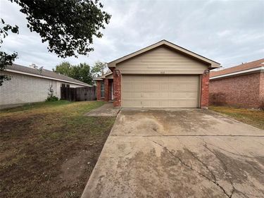 1033 Olivewood Lane, Fort Worth, TX 76140
