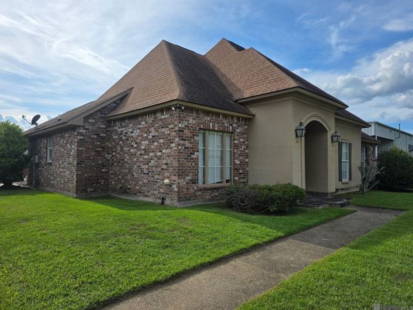 202 Allan Dr, Baton Rouge, LA 70815