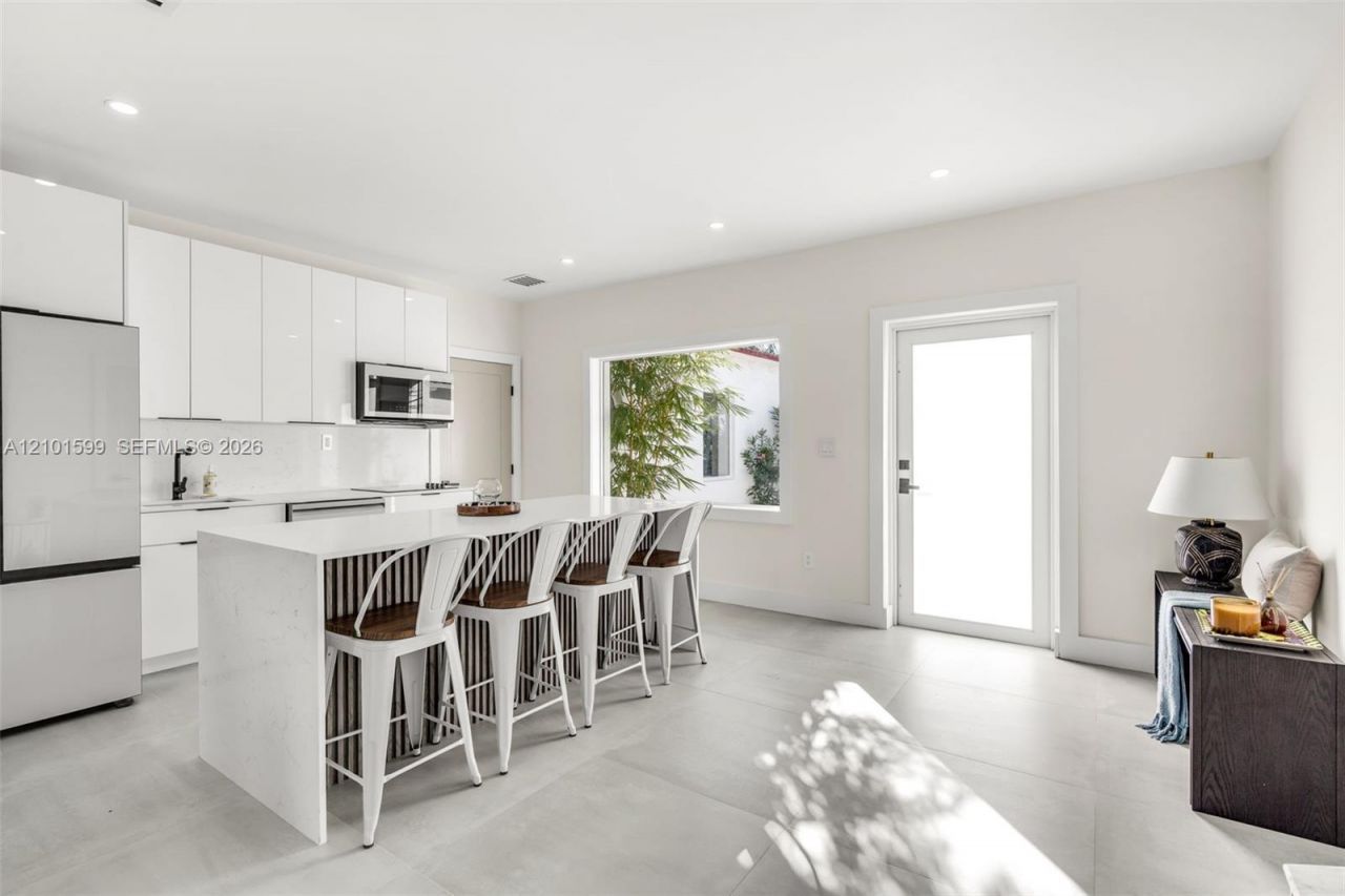 1371 71st St , Miami Beach, FL 33141 Photo