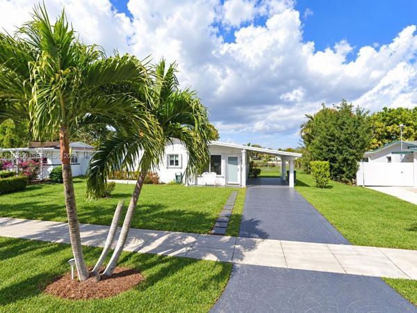 9865 SW 80th Dr , Miami, FL 33173