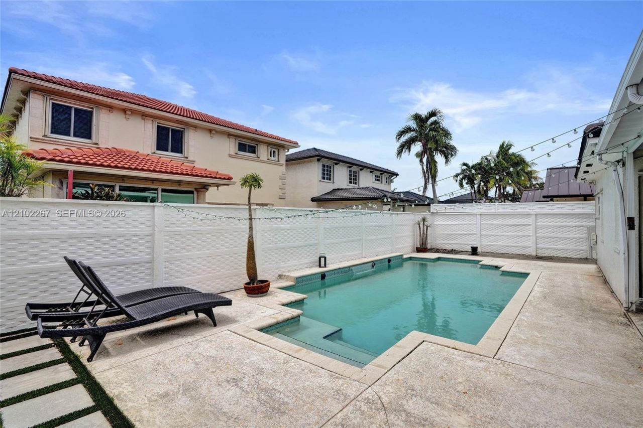8816 NW 149th Terrace , Miami Lakes, FL 33018 Photo