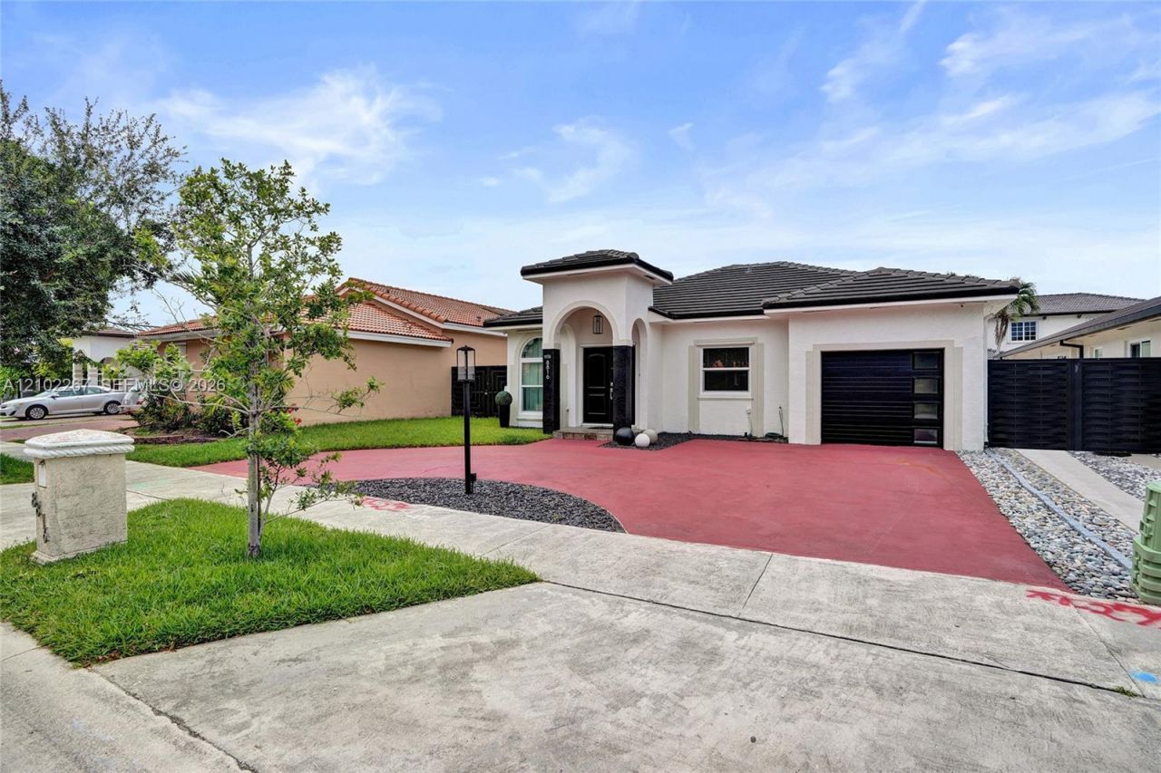 8816 NW 149th Terrace , Miami Lakes, FL 33018 Photo