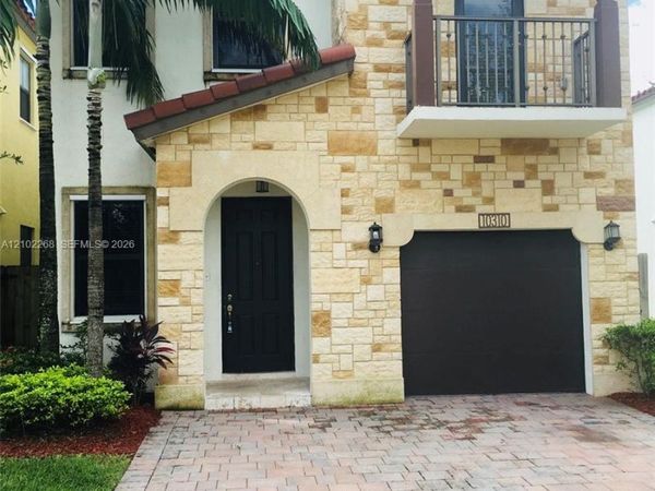 10310 NW 70th Ter , Doral, FL 33178