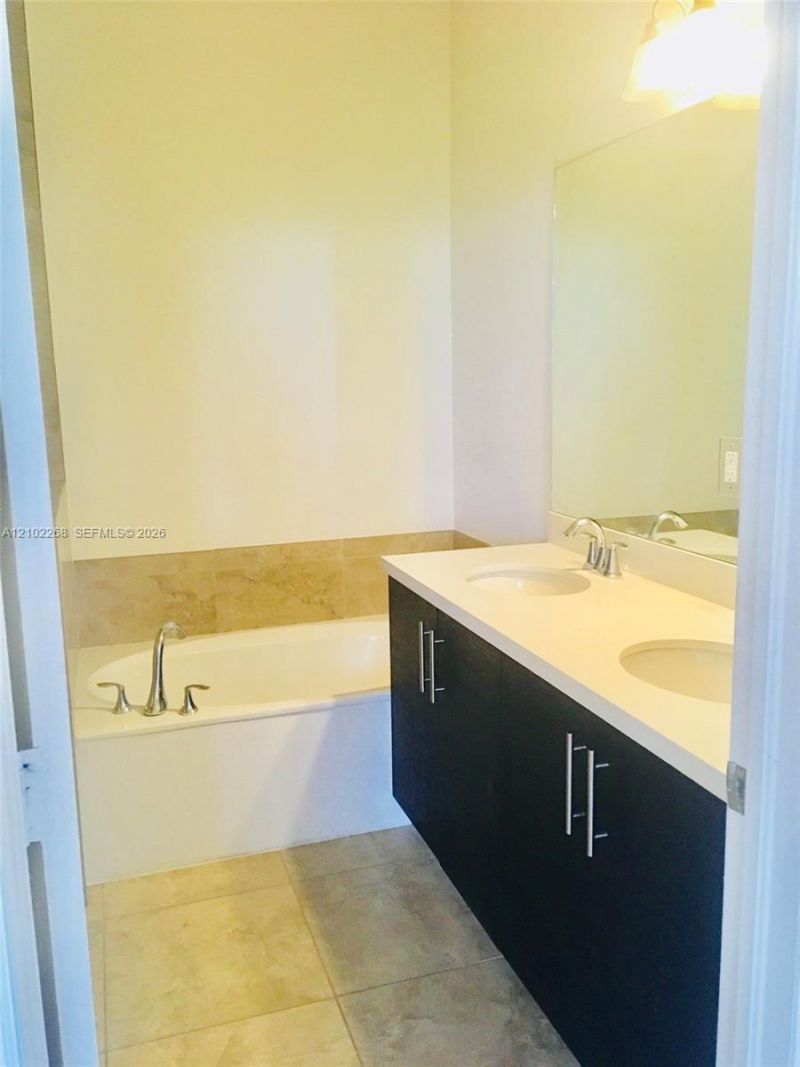 10310 NW 70th Ter , Doral, FL 33178 Photo