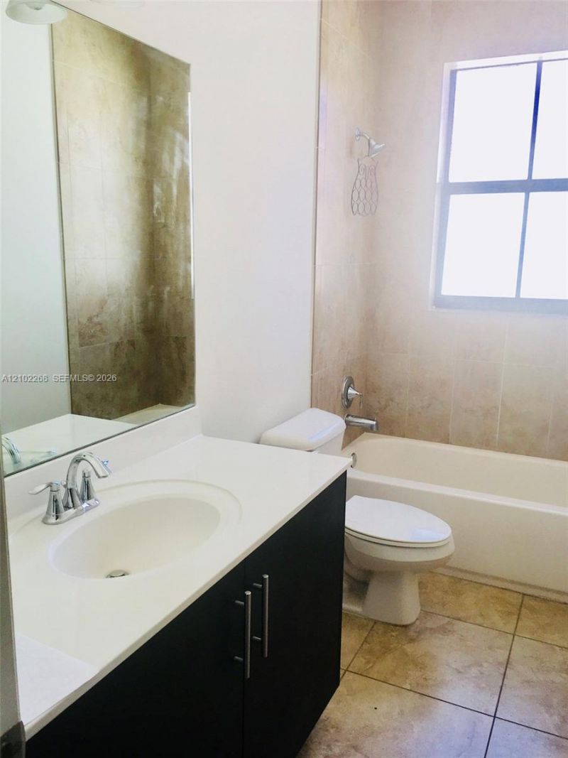10310 NW 70th Ter , Doral, FL 33178 Photo