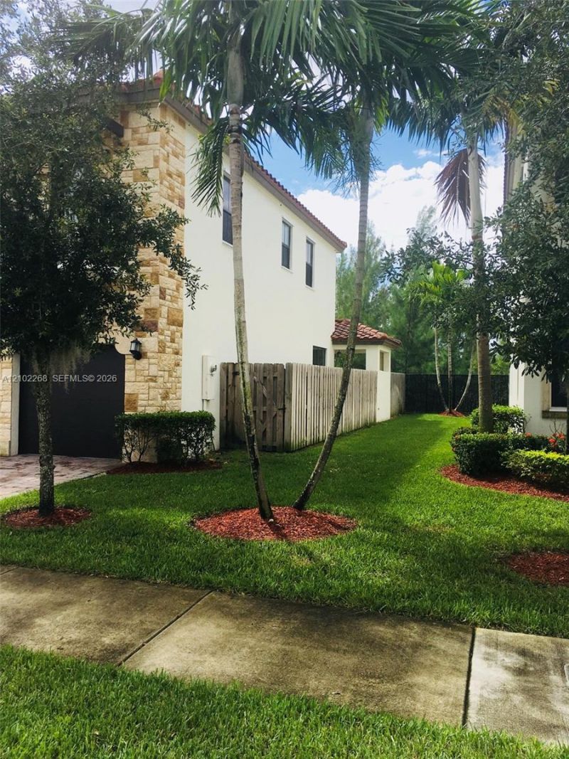 10310 NW 70th Ter , Doral, FL 33178 Photo