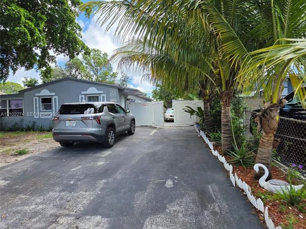 1611 N 69th Way, Hollywood, FL 33024