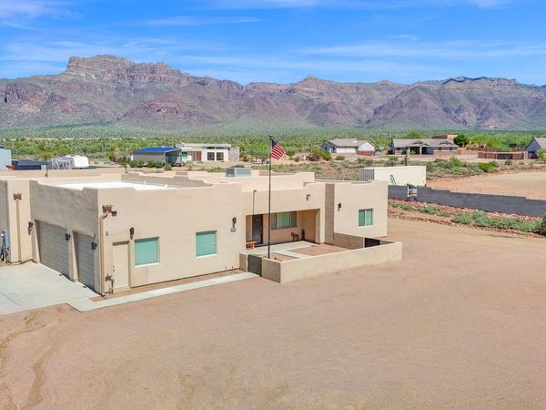 6590 E TRANQUILO Street, Apache Junction, AZ 85119