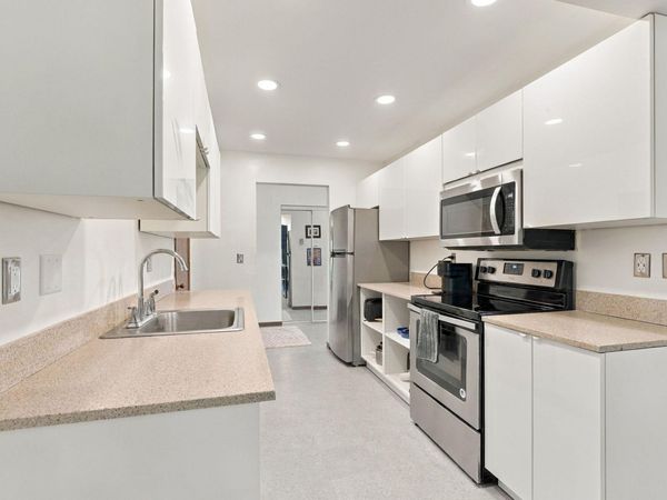 7294 Vista Court, Eden Prairie, MN 55346