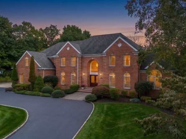 86 Alize Dr, Kinnelon, NJ 07405