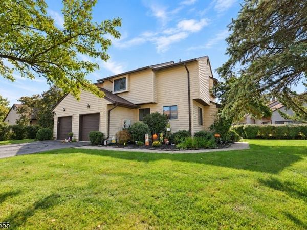 1 Sparrow Cir, Hampton, NJ 07860