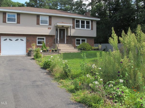 18 Ethel Drive, Loudonville, NY 12211