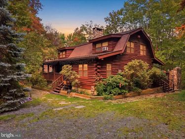 805 BLACKBIRCH COURT , HAWLEY, PA 18428