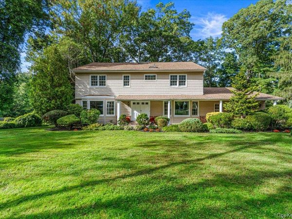 27 Winter Lane, Dix Hills, NY 11746