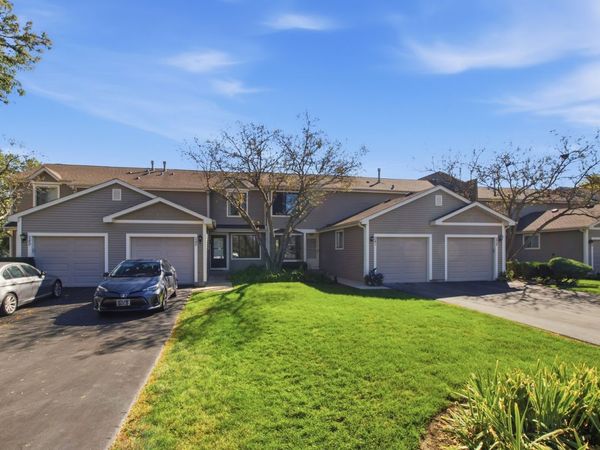 241 E Forest Knoll Drive , Palatine, IL 60074