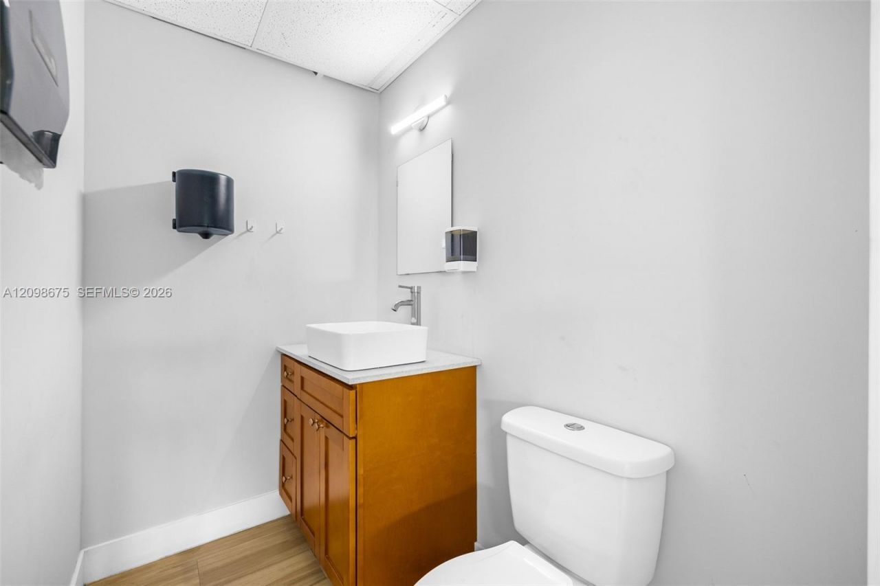 8061 NW 67th St , Unit 17, Medley, FL 33166 Photo
