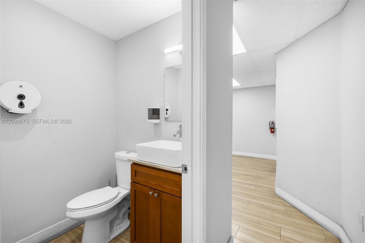 8061 NW 67th St , Unit 17, Medley, FL 33166 Photo