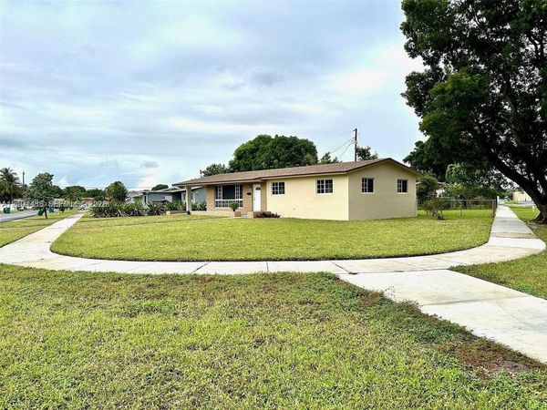 821 NW 173rd Ter , Miami Gardens, FL 33169