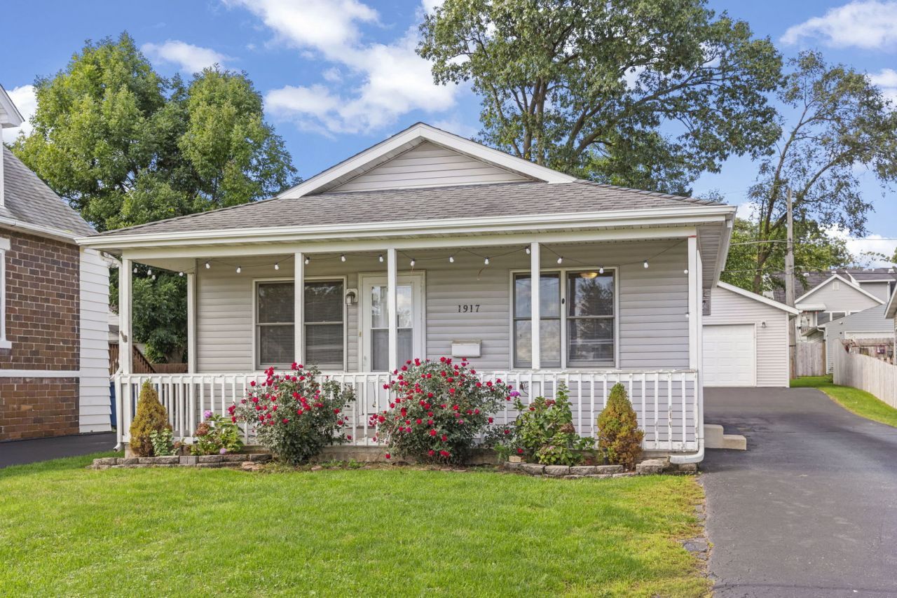 1917 N Hickory Street, Crest Hill, IL 60403 Main Photo