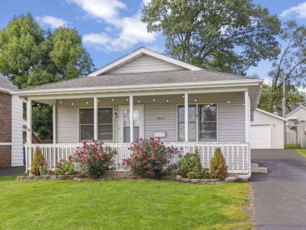 1917 N Hickory Street , Crest Hill, IL 60403