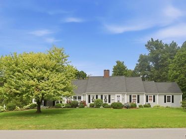 105 Henschke Drive, Fayetteville, NY 13066