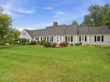 105 Henschke Drive, Fayetteville, NY 13066