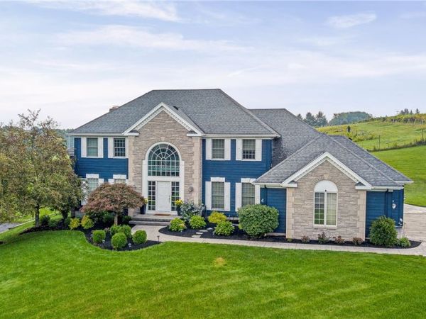 4 Vineyard Hill , Fairport, NY 14450