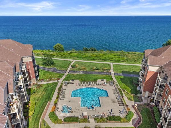 4120 S Lake DRIVE, Unit 265, Saint Francis, WI 53235
