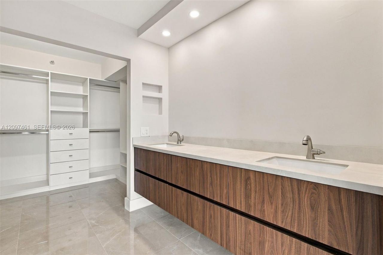 19101 NE 36th Ct, Unit 2705, Aventura, FL 33180 Photo