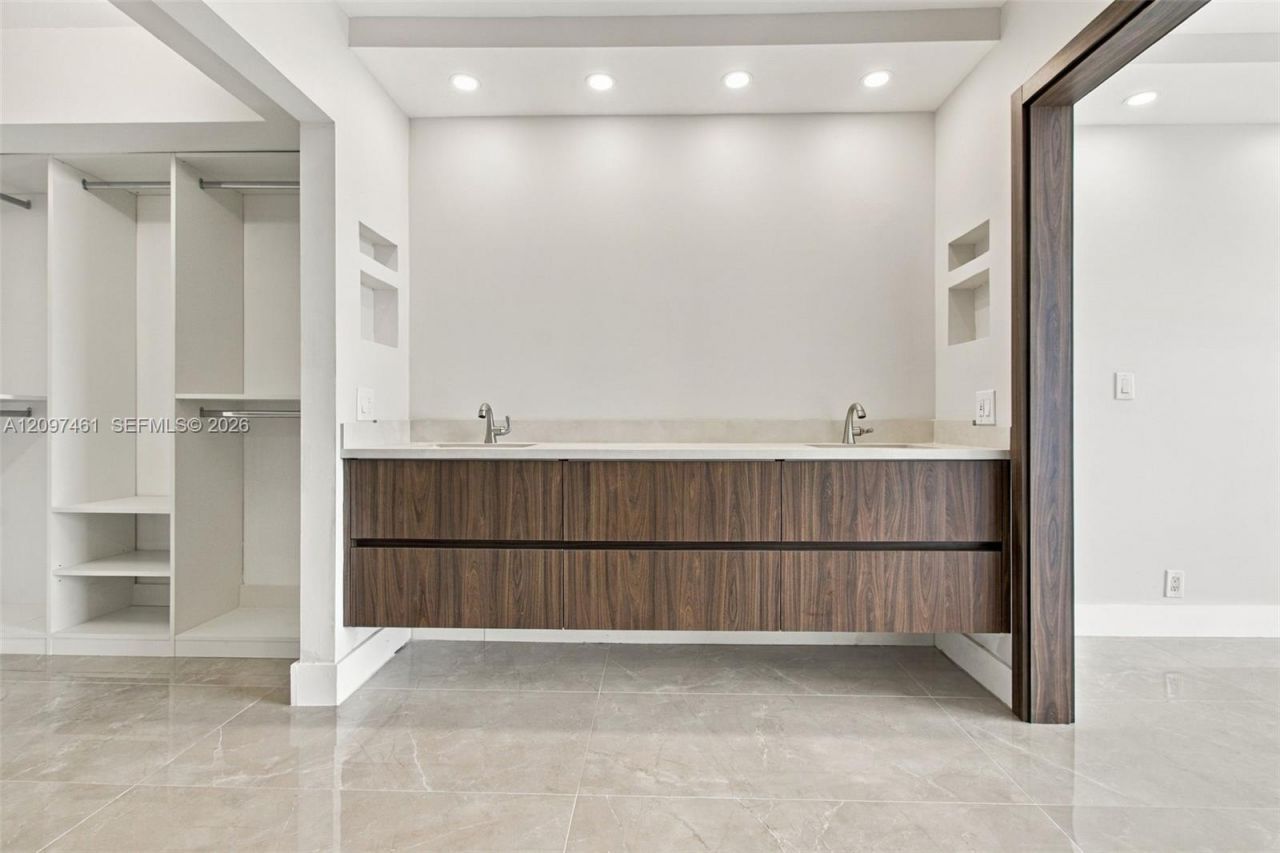 19101 NE 36th Ct, Unit 2705, Aventura, FL 33180 Photo