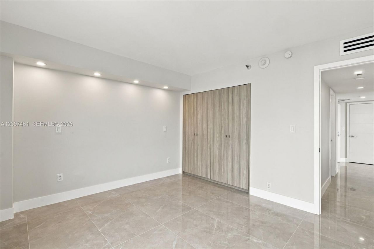 19101 NE 36th Ct, Unit 2705, Aventura, FL 33180 Photo