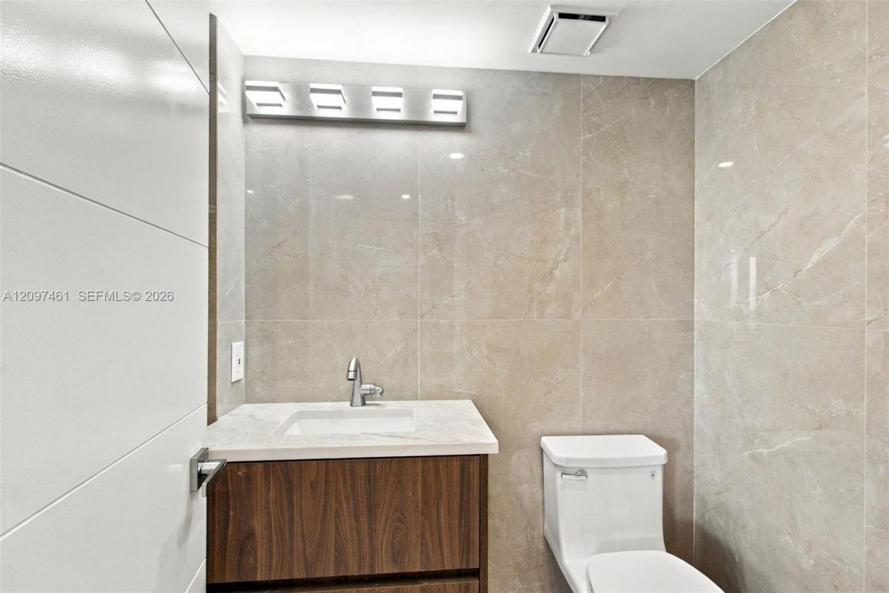 19101 NE 36th Ct, Unit 2705, Aventura, FL 33180 Photo