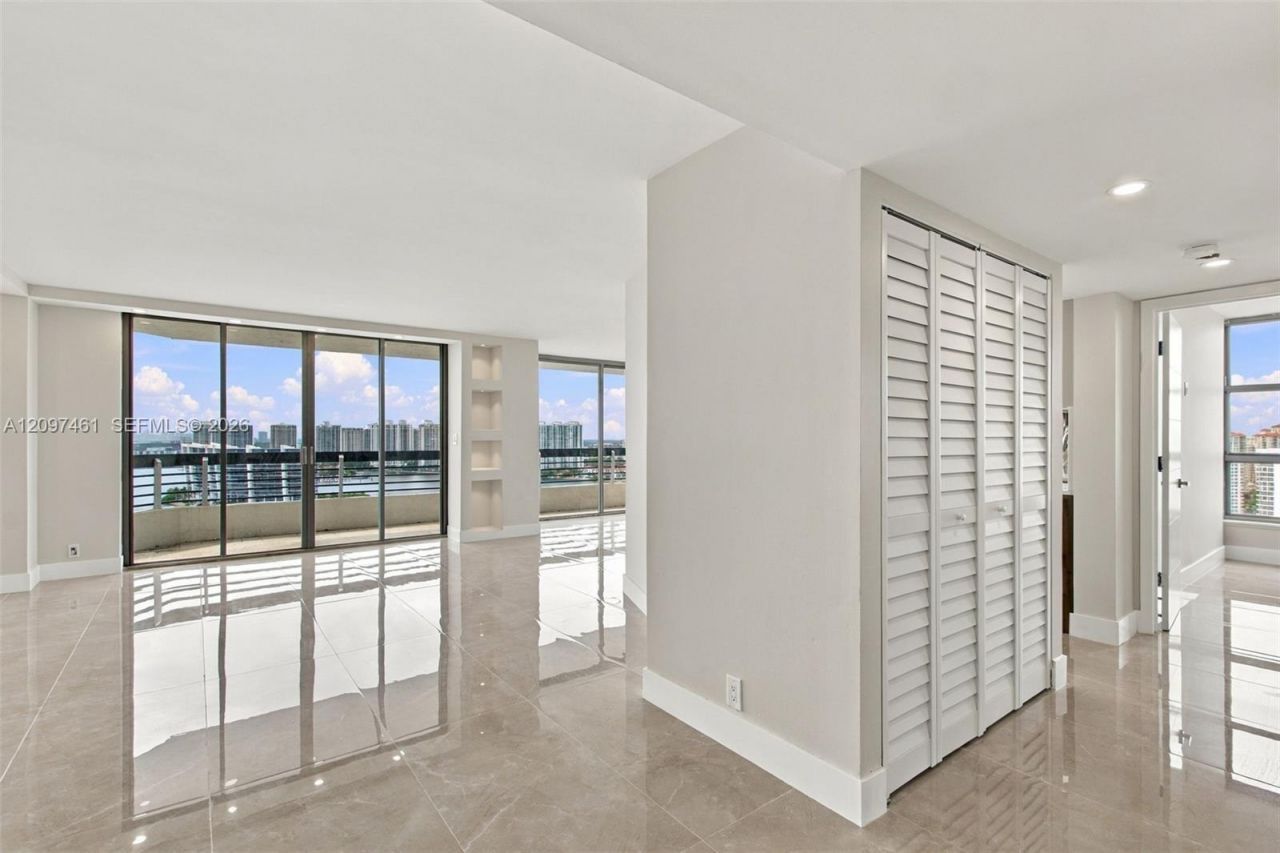 19101 NE 36th Ct, Unit 2705, Aventura, FL 33180 Photo