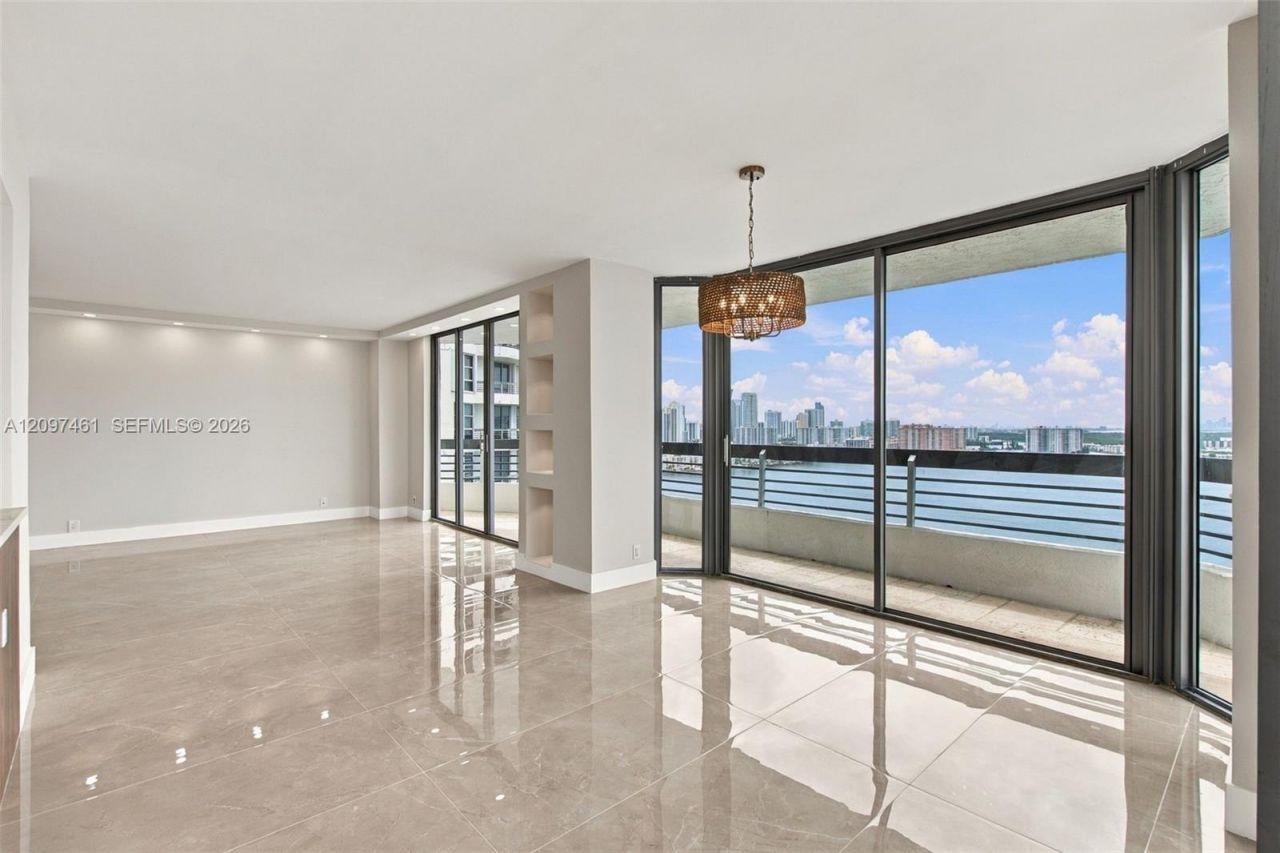 19101 NE 36th Ct, Unit 2705, Aventura, FL 33180 Photo