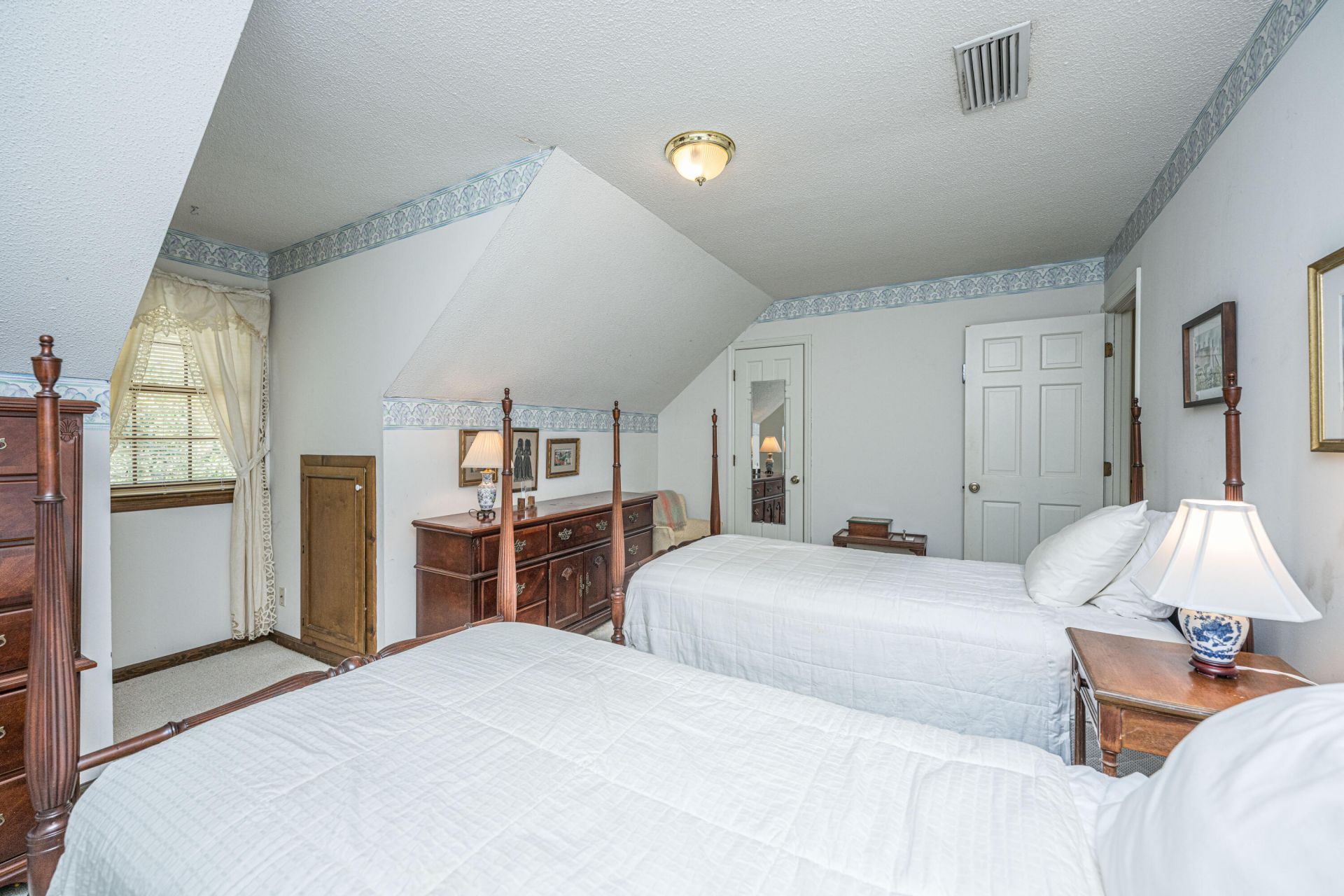 1527 Saint Helenas Point Photo 31