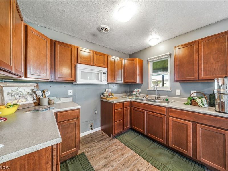 9871 Bright Drive , Windham, OH 44288 Photo 8
