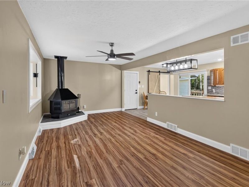 10533 Jones Rd , Diamond, OH 44412 Photo 5
