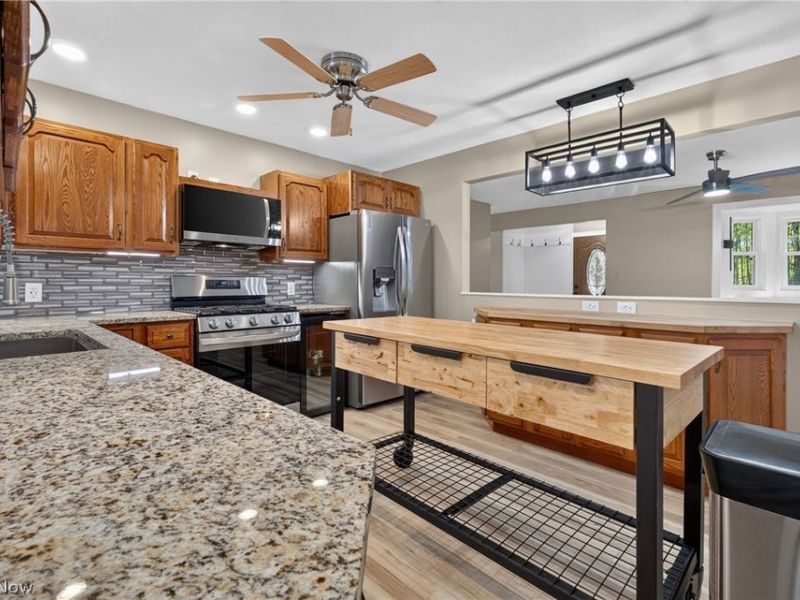 10533 Jones Rd , Diamond, OH 44412 Photo 9