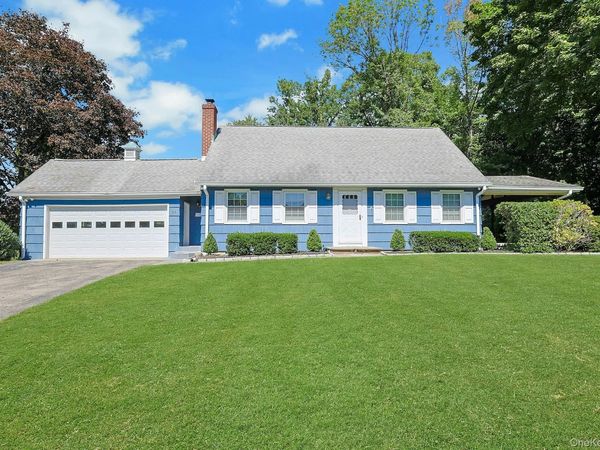 21 Elm Street E, Valhalla, NY 10595
