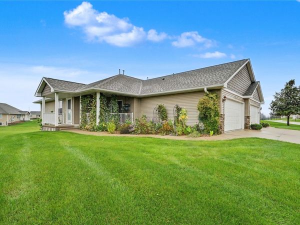 6331 Muirfield Dr , Cedar Rapids, IA 52404