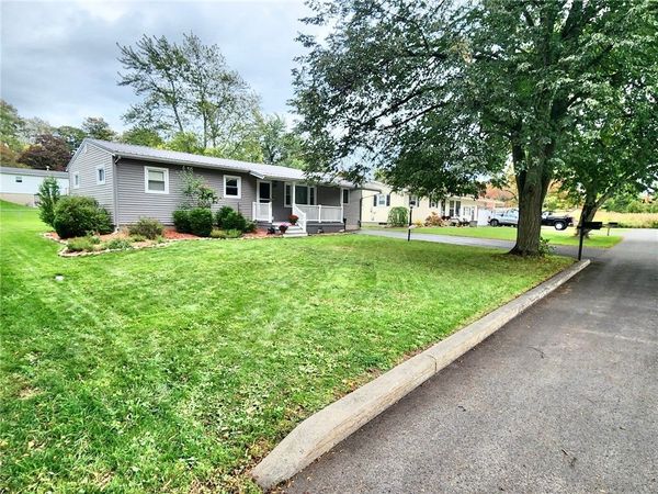 32 Meadowbrook Drive, Auburn, NY 13021