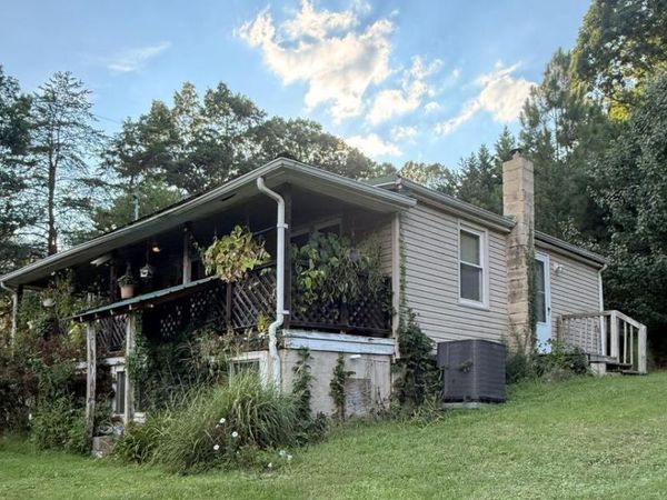 1010 Blue Jay TRL , Blue Ridge, VA 24064